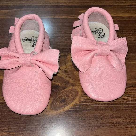 Hongteya (Amazon) baby girls pink moccasins size 4 - Picture 2 of 9